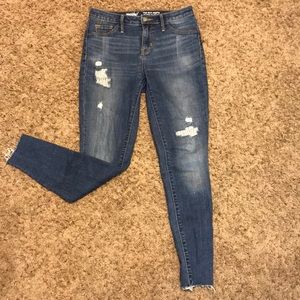 Distressed High Rise Jegging